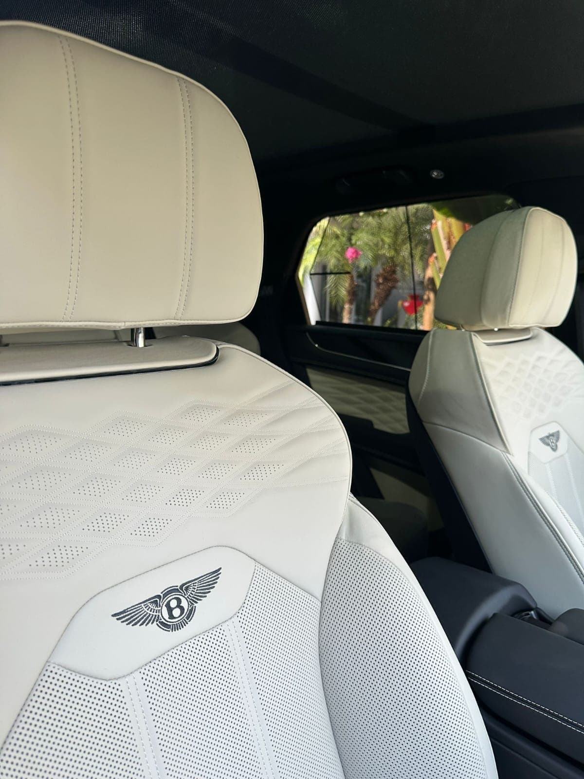 Rolls-Royce Dawn view 4
