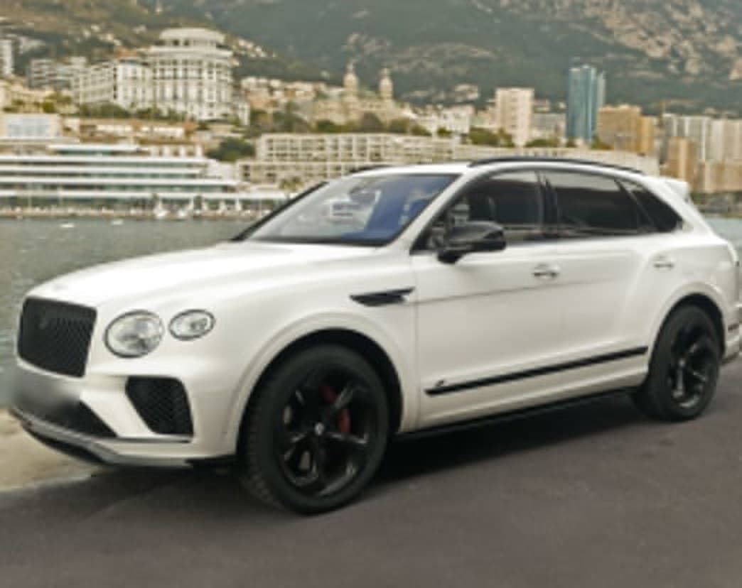 Bentley Bentayga EWB: 4