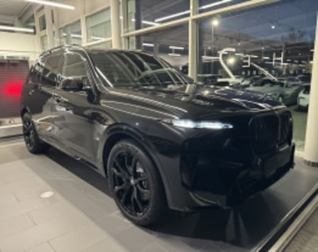 BMW X7 M60i