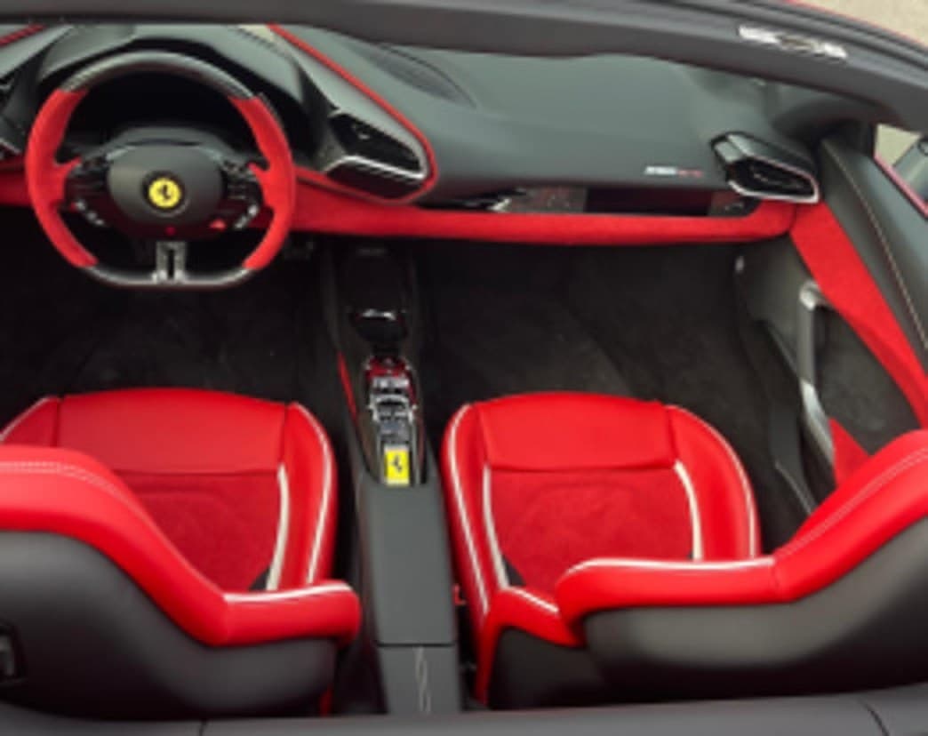 Ferrari 296 GTS Spider: vue 1