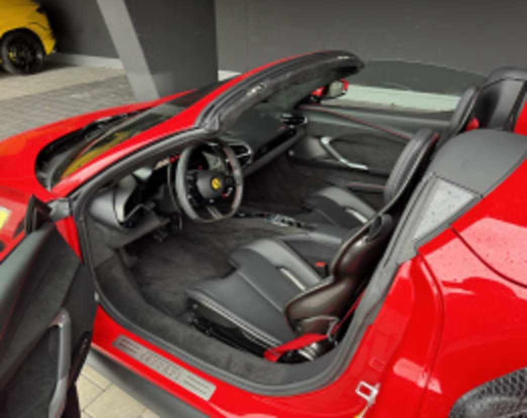 Ferrari 296 GTS Spider: 4