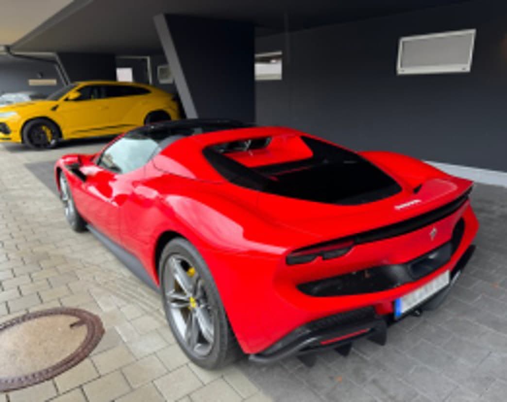 Ferrari 296 GTS Spider: 5