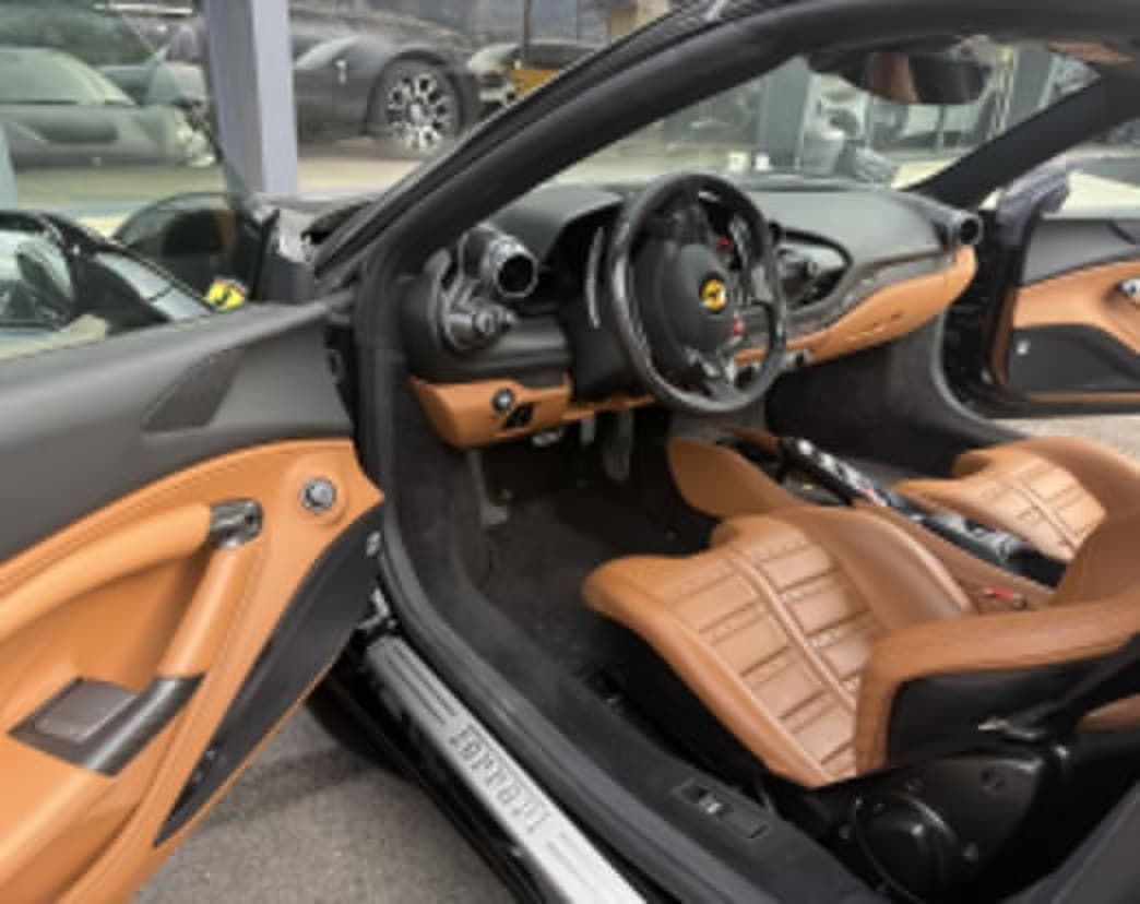 Ferrari F8 Spider: 7