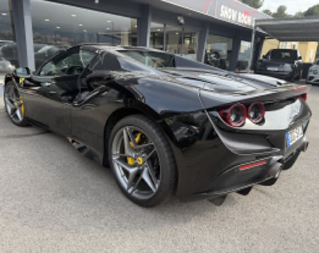 Ferrari F8 Spider: 8