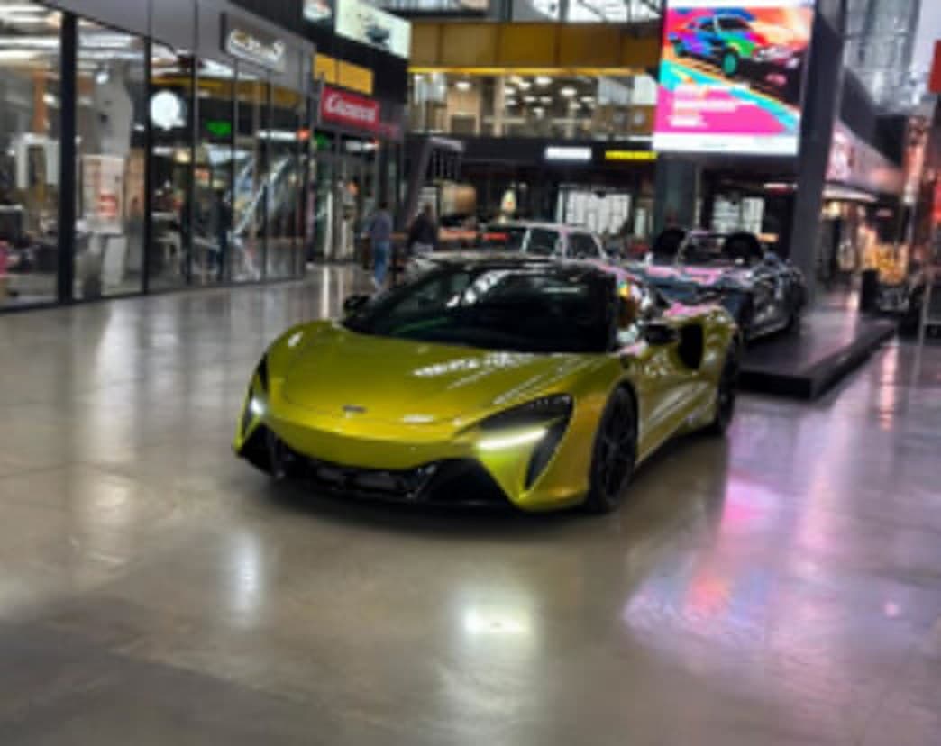 McLaren Artura Spider