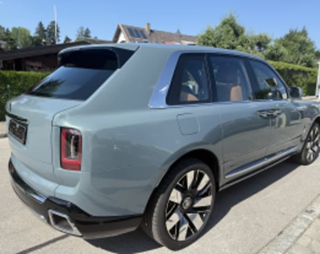 Rolls-Royce Cullinan Series II: 4