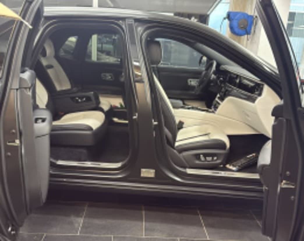 Rolls-Royce Ghost Black Badge: vue 1