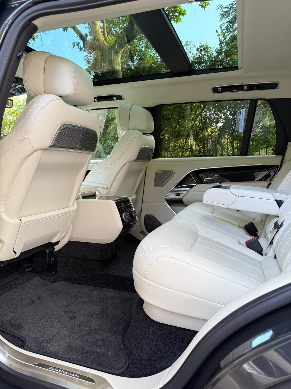 Range Rover Autobiography LWB: 6