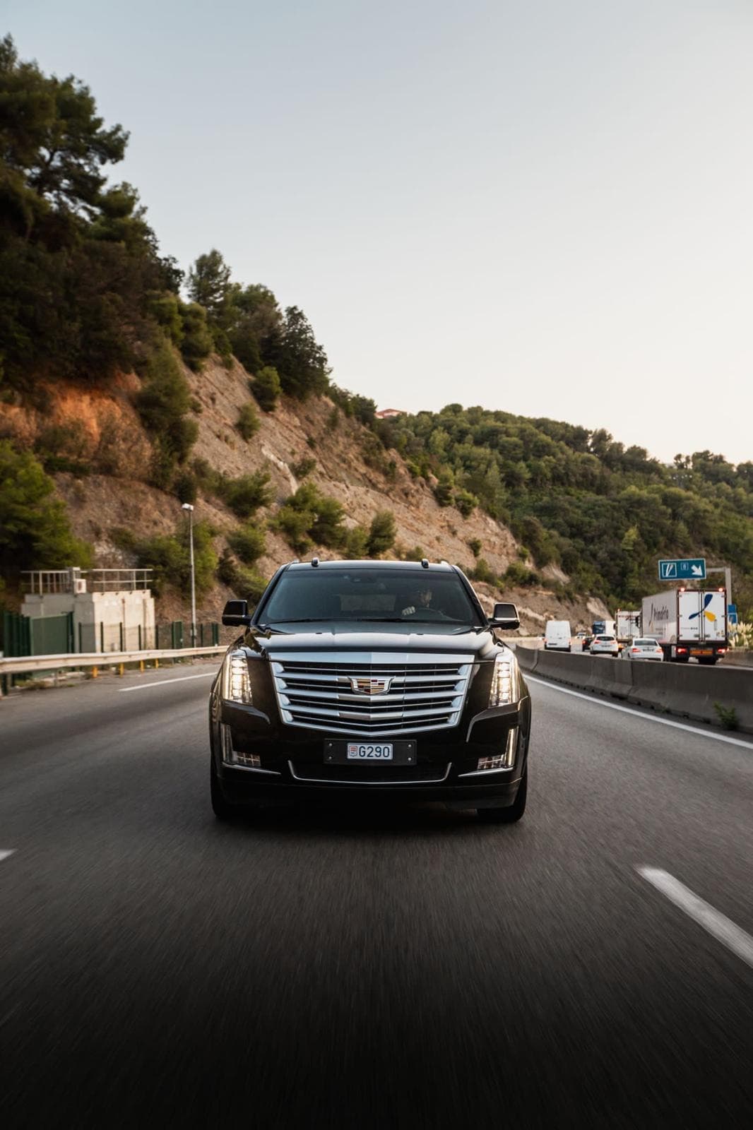 Cadillac Escalade ESV Platinum: 7